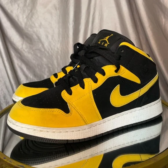 Reverse Love Jordan Mid Size 7Youth or 1/2- in women yellow black  suede